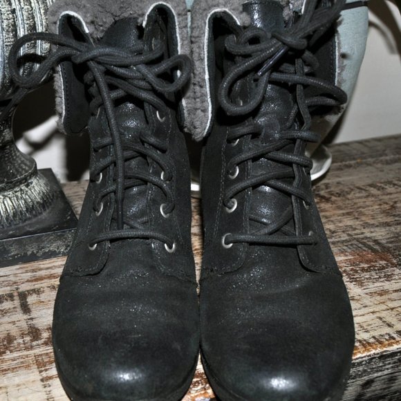 Waterproof Leather UGG Boots Gently Used - Picture 4 of 5